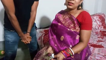 Rose Day Surprise: Roshni Bhabhi’s Wild XXX Ride & Creampie!