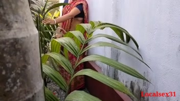 Bengali Wife in Saree Enjoys Outdoor Garden Romance!