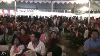 Bangladesh Star Eva Rahman's Stunning Cleavage